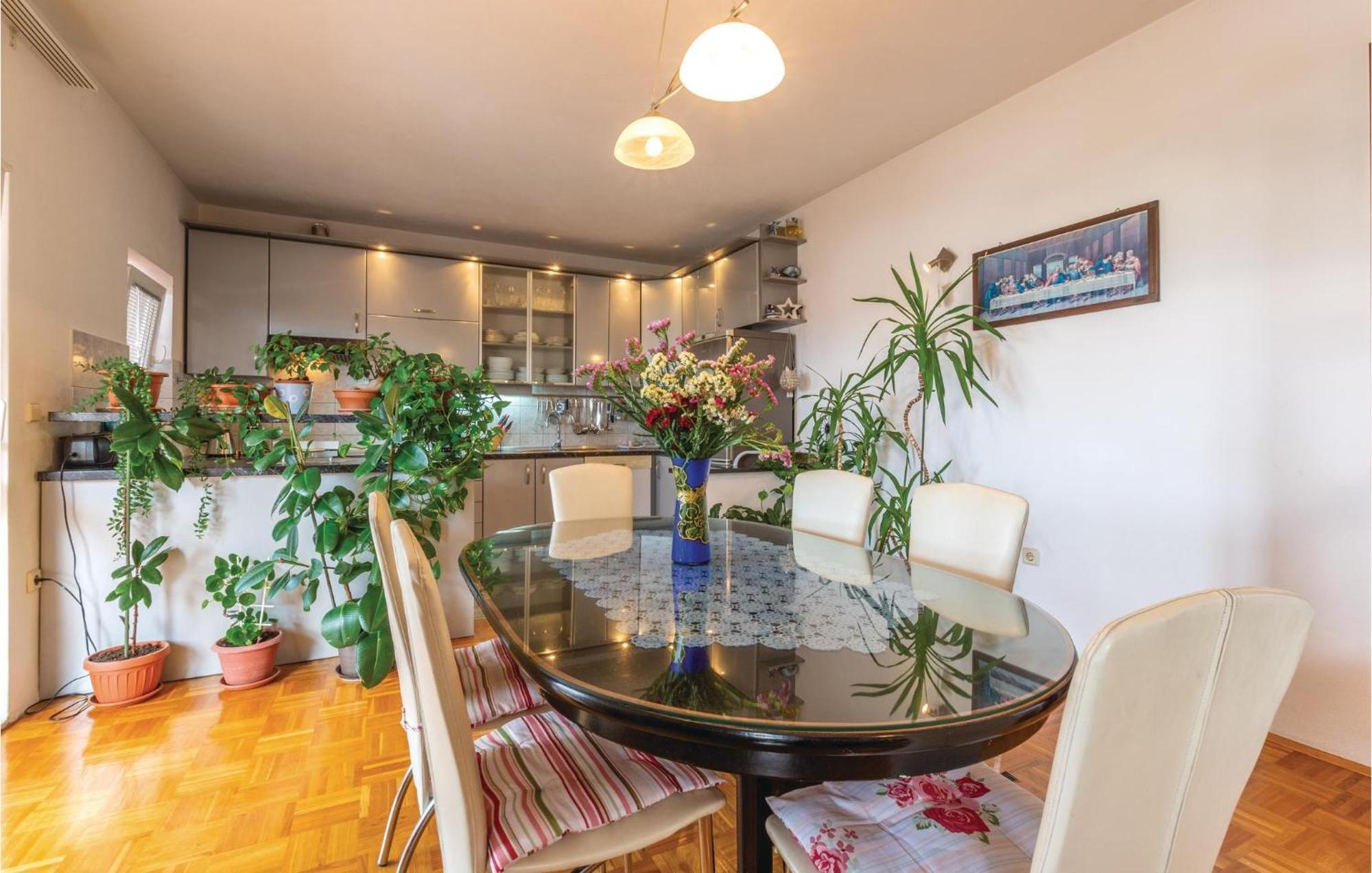 Nice Apartment In Plano With Kitchen Kültér fotó